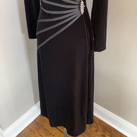 Vintage velvet dress with crystals - Picture 3 of 7